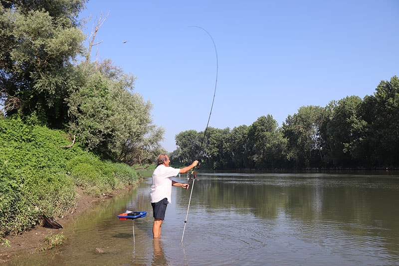 Mario Molinari in pesca a feeder